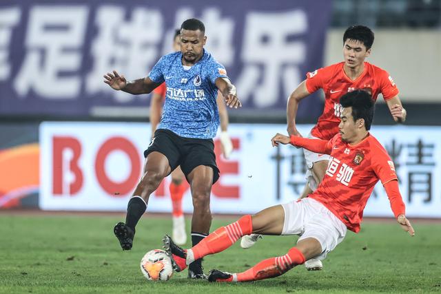 7人上双轰下134分 首钢得分创近7个赛季新高